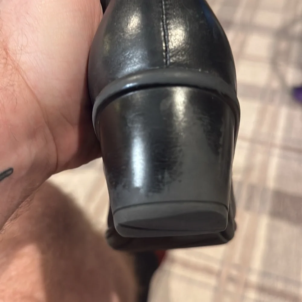 CLARKS Leather ankle boot , size 7W - Picture 13 of 14